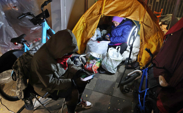 Chicago migrants shelter weather