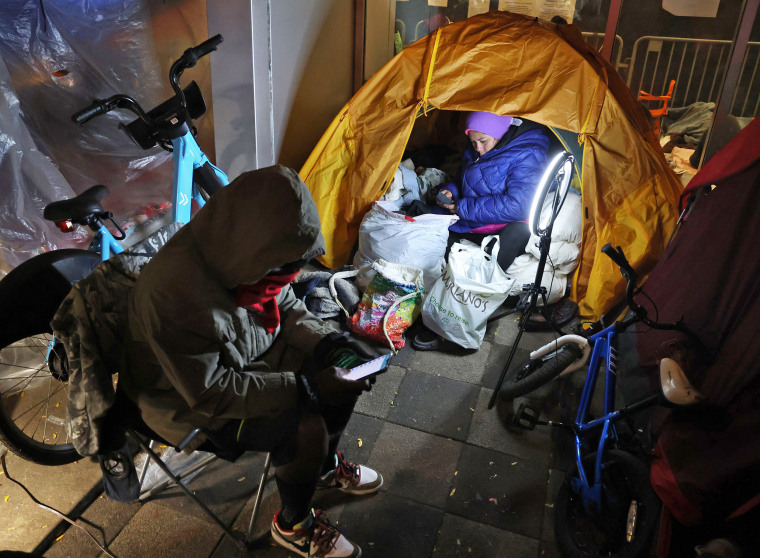 Chicago migrants shelter weather