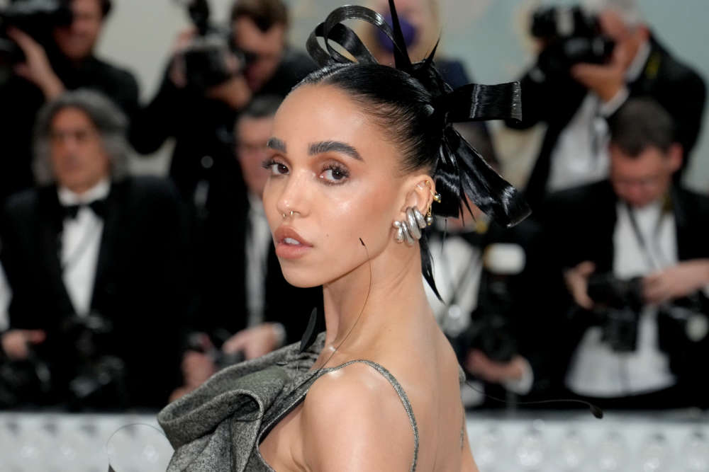 Fka twigs calvin klein ad ban