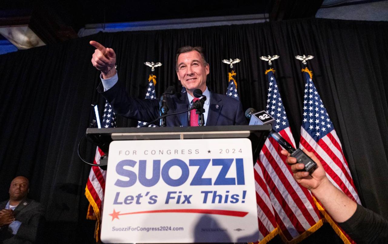 Pilip suozzi santos election