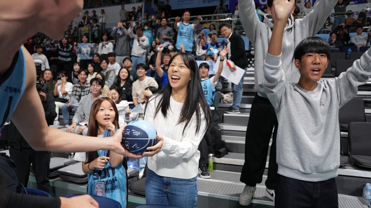 Women sports fans south korea