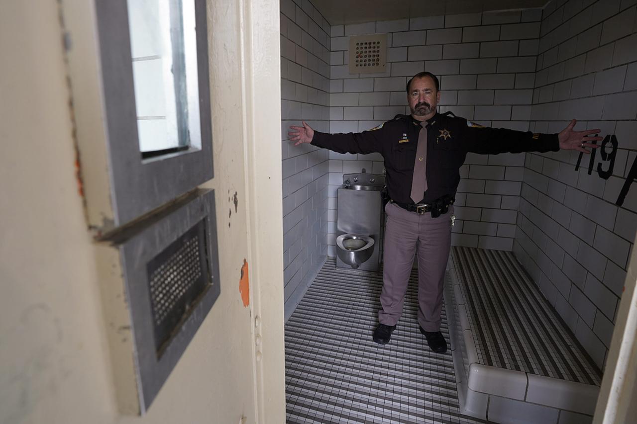 Solitary confinement prison