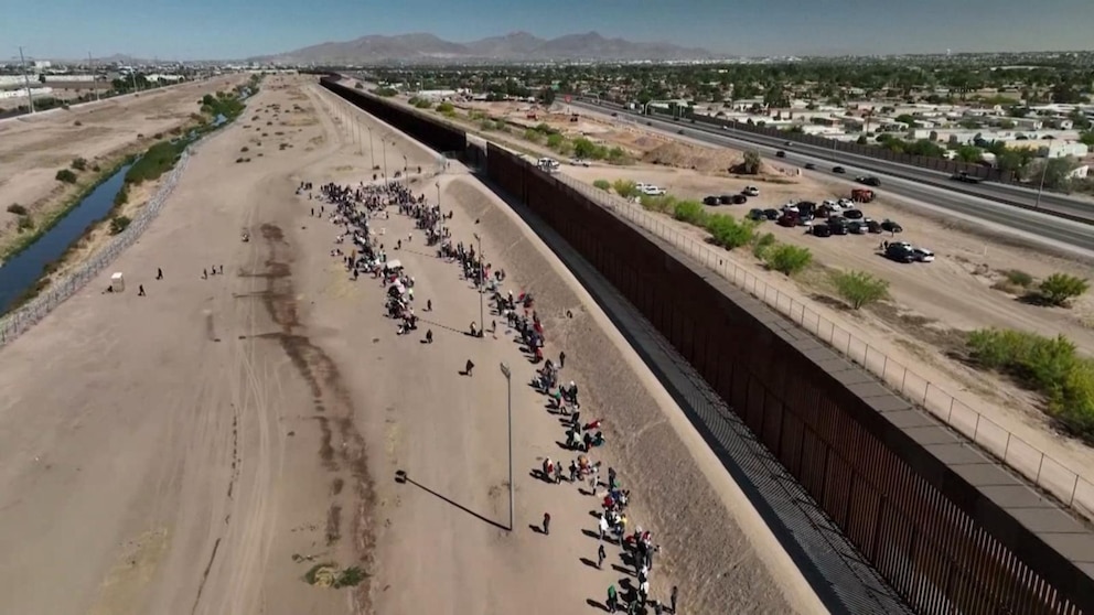 Biden trump border visit