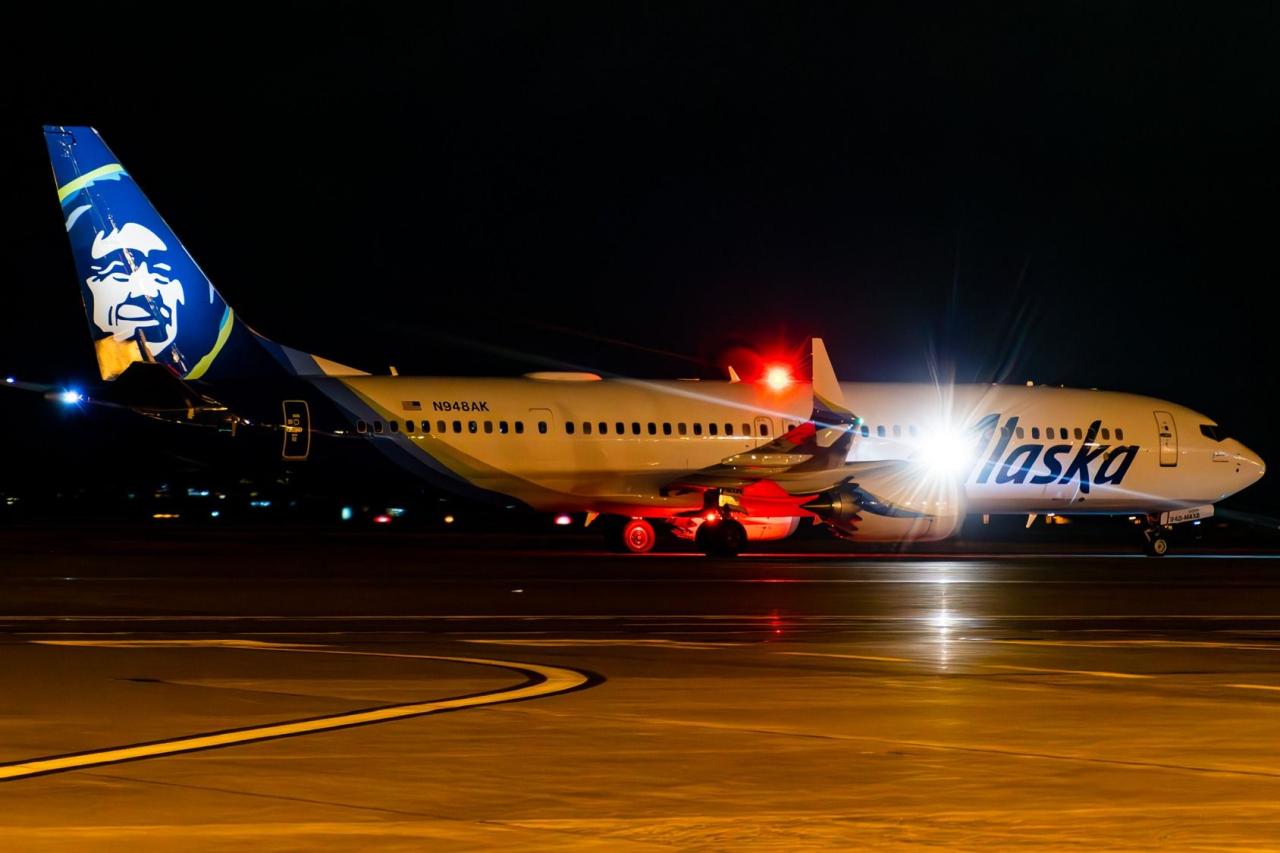 Boeing 737 stock alaska airlines