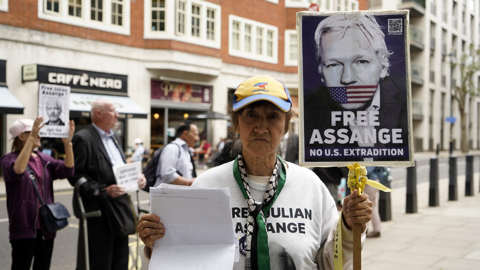 Assange us extradition uk court case