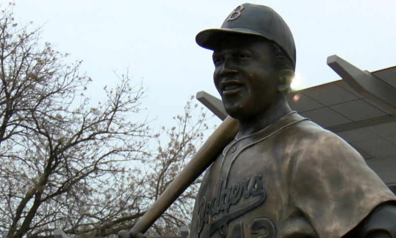 Jackie robinson statue kansas