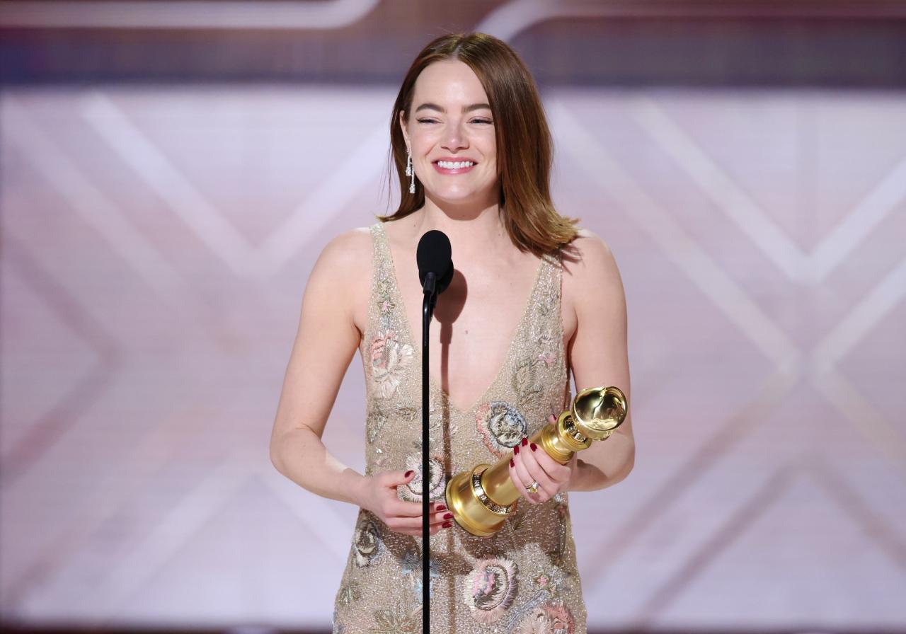 Emma stone wins her second golden globe for poor things