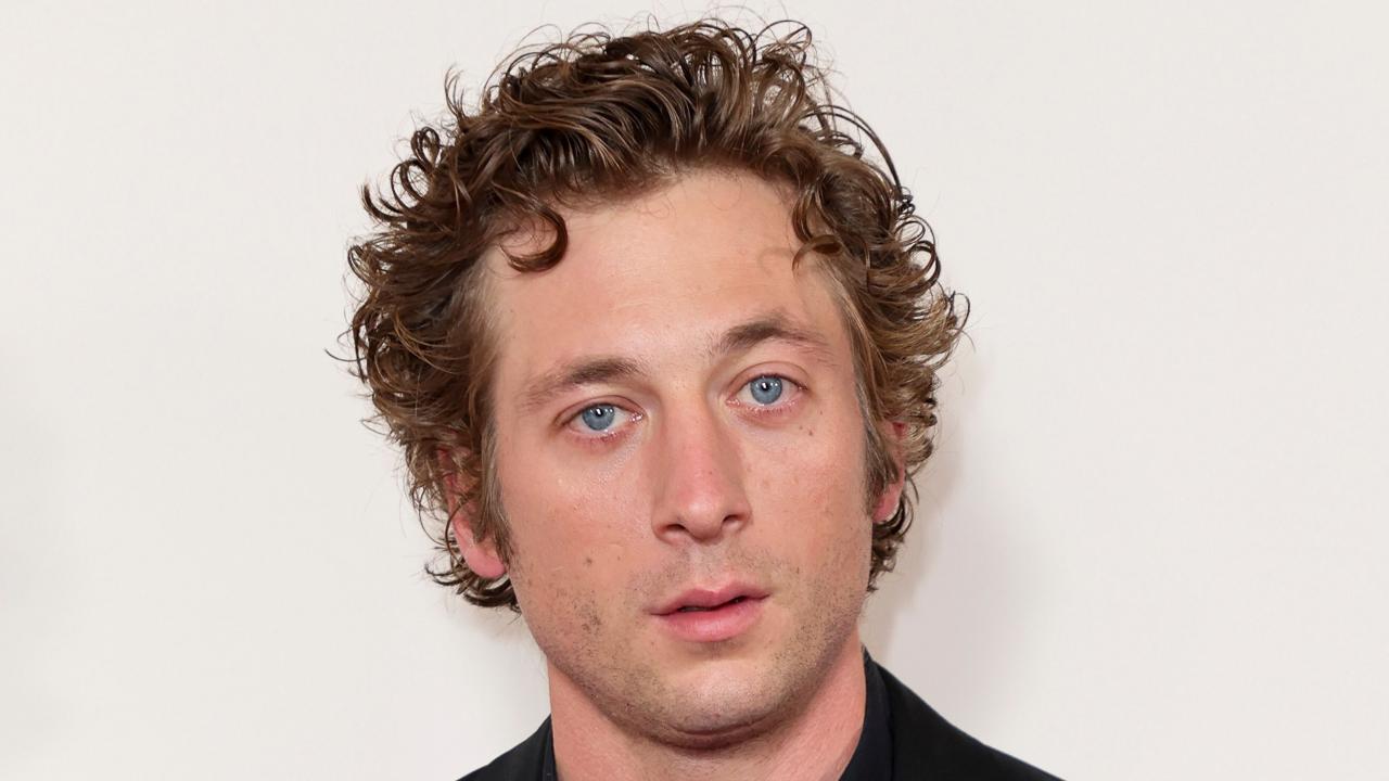 Jeremy allen white calvin klein ad red couch