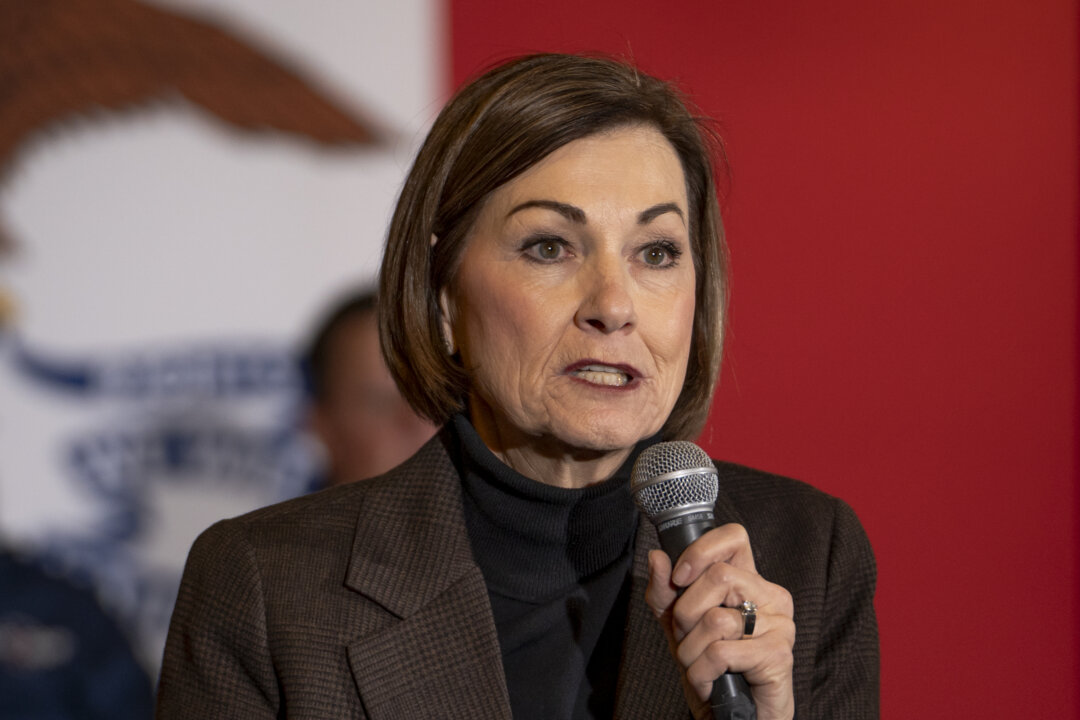 Kim reynolds desantis trump iowa