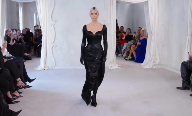 Kim kardashian balenciaga zac posen swans