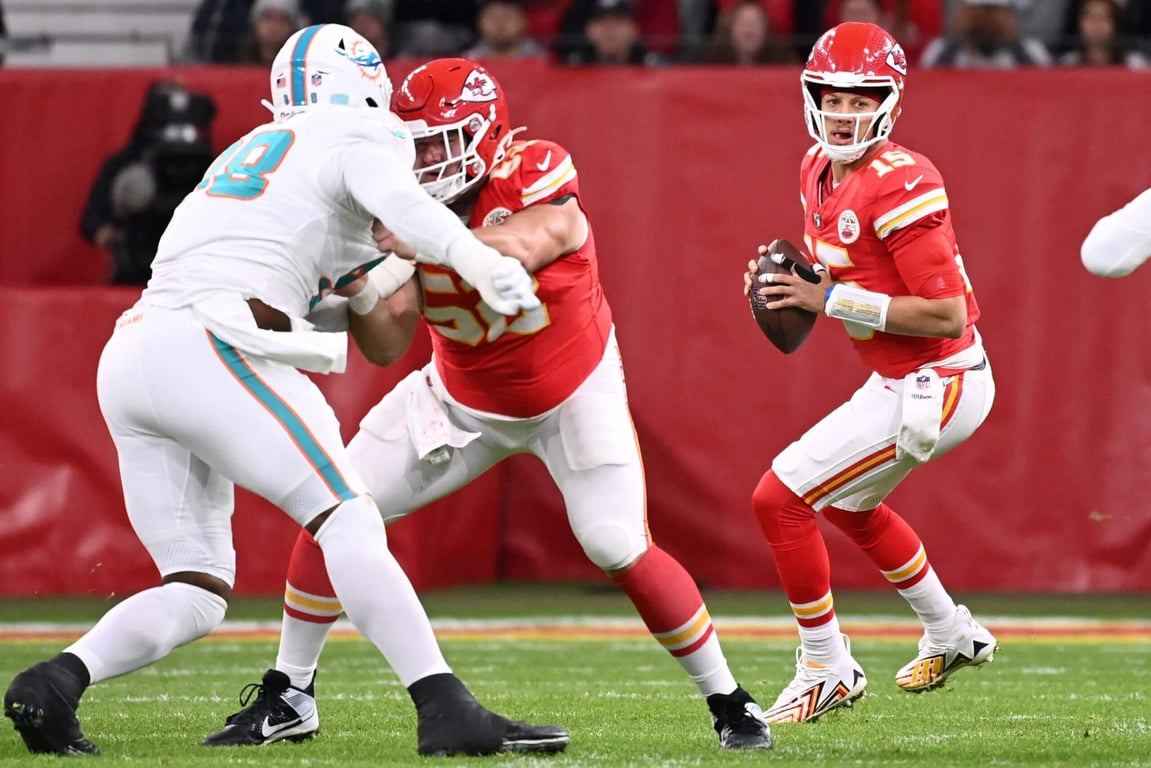 Peacock nfl streaming playoffs dolphins chiefs