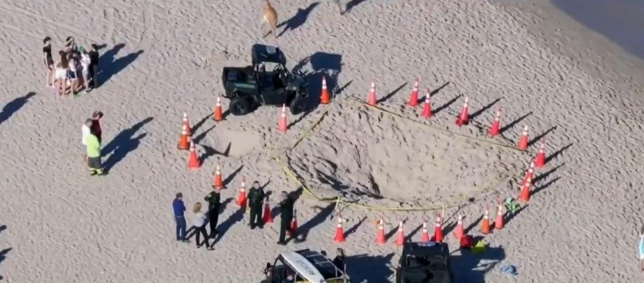 Hole sand dug girl franks beach her collapsed who died she children digging collapse helped palmer officers extract says article