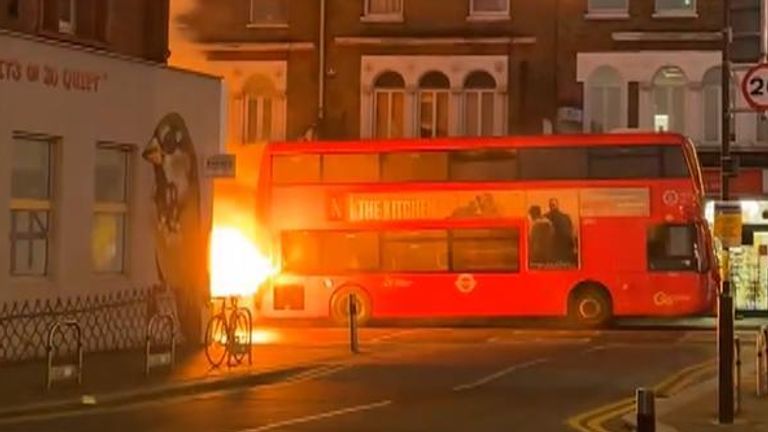 London wimbledon bus fire