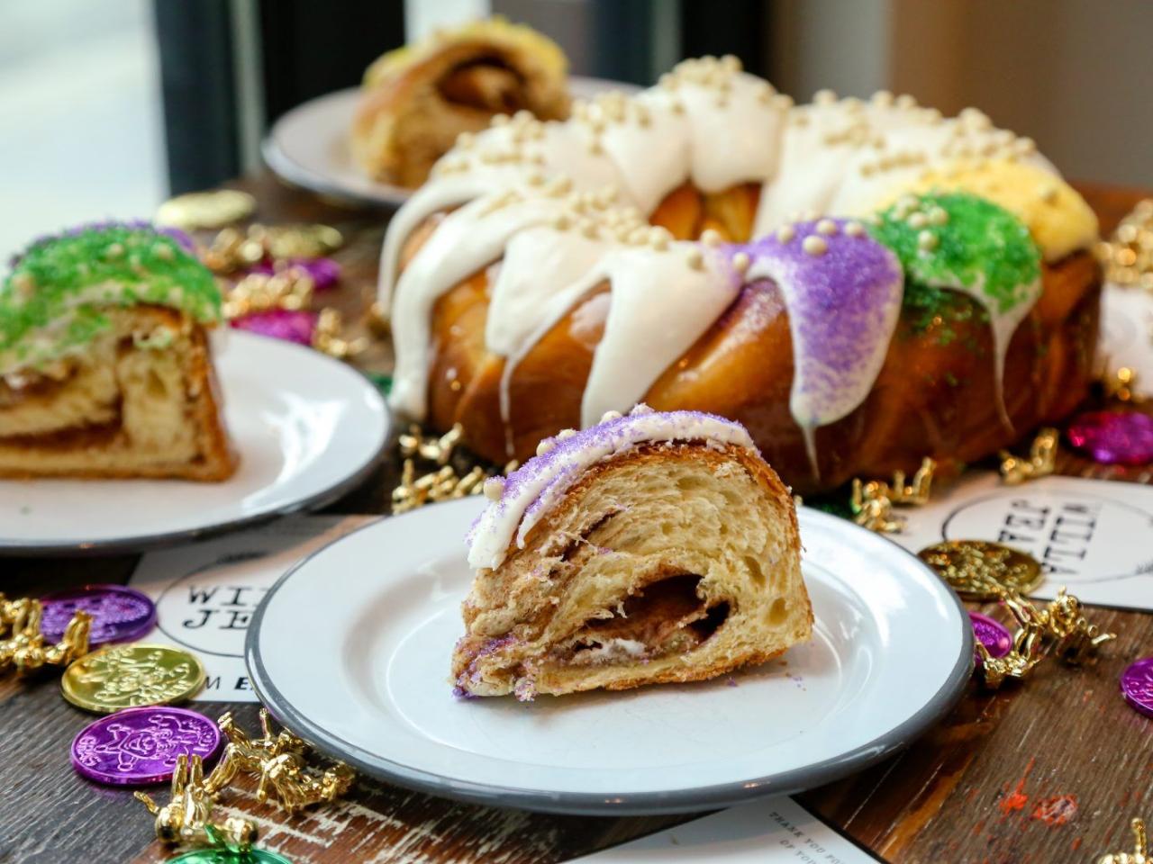 King cakes mardi gras new orleans