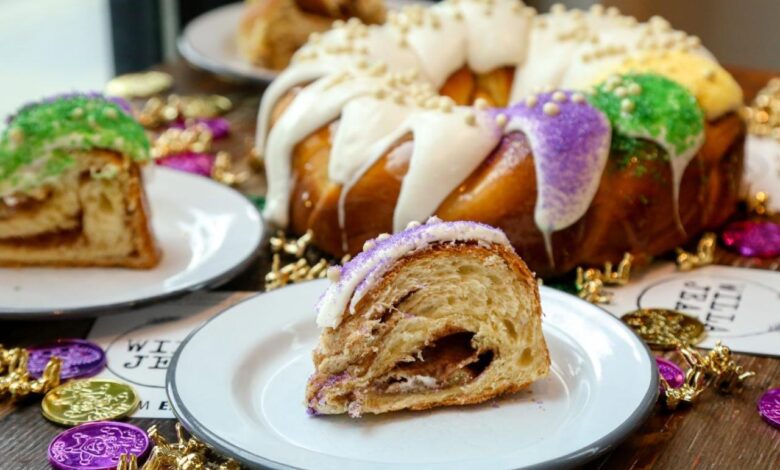 King cakes mardi gras new orleans