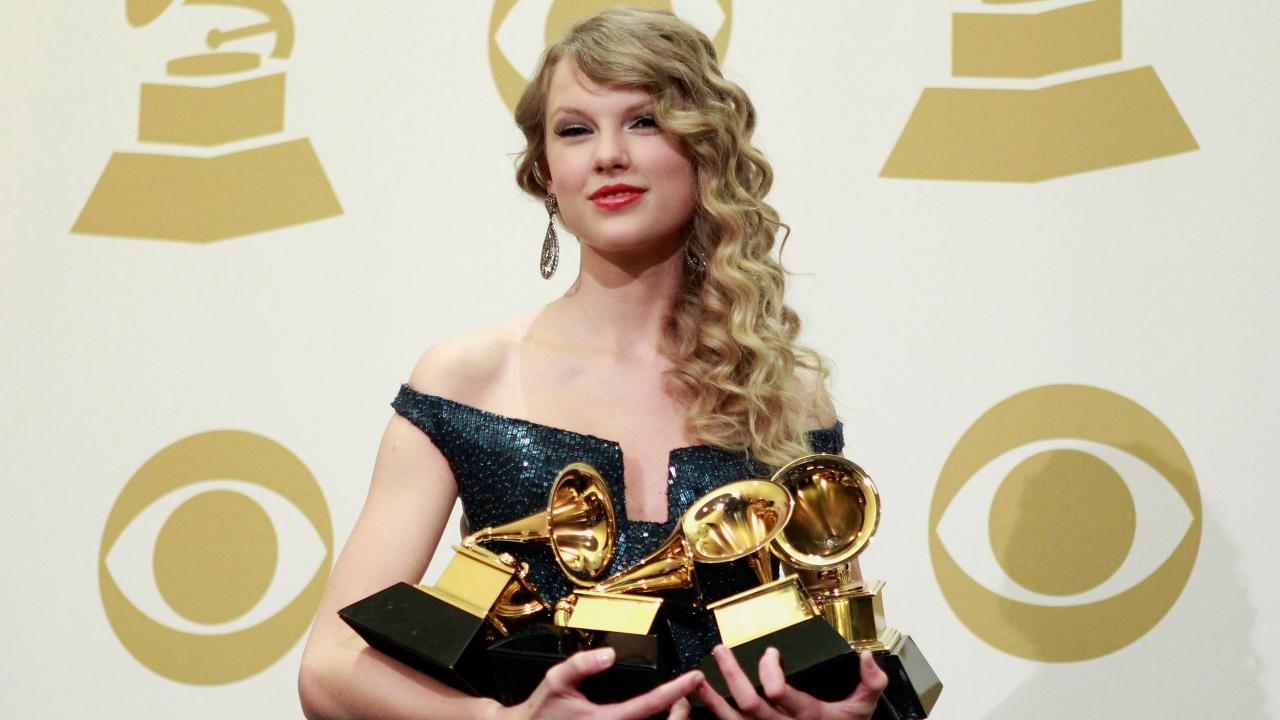 Swift grammy award accomplishments 52nd annual career swifts musician